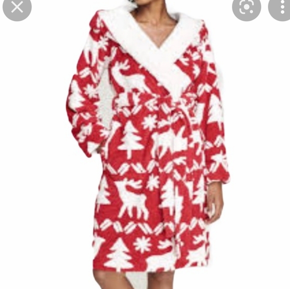Vera Bradley Cozy Life Jacquard Fleece Robe in Reindeer Intarsia Red - Picture 3 of 5
